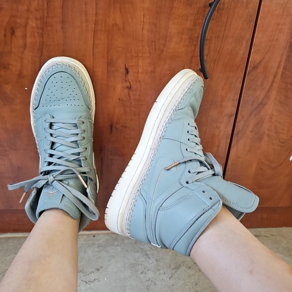 Jordan 1 Retro High Mica Green Women Size 9 - Picture 3 of 13